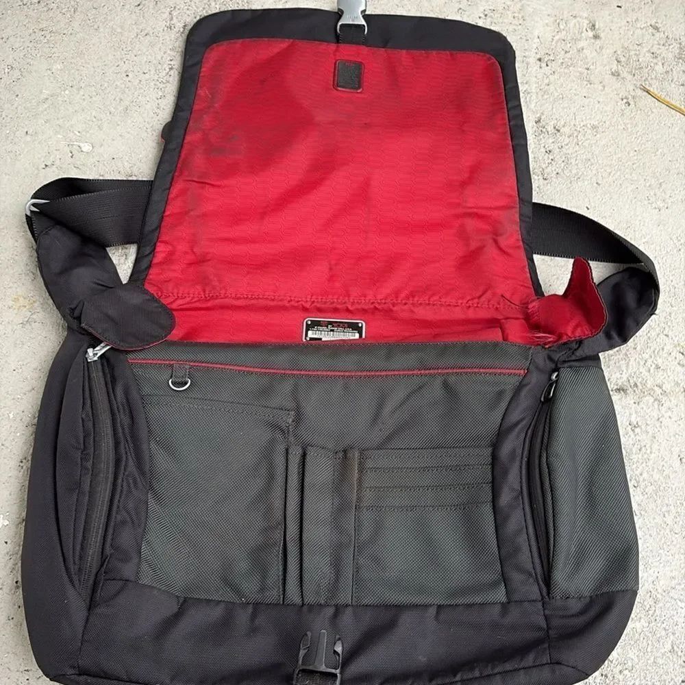 Tumi Hi Tech Messenger bag - Picture 4 of 11